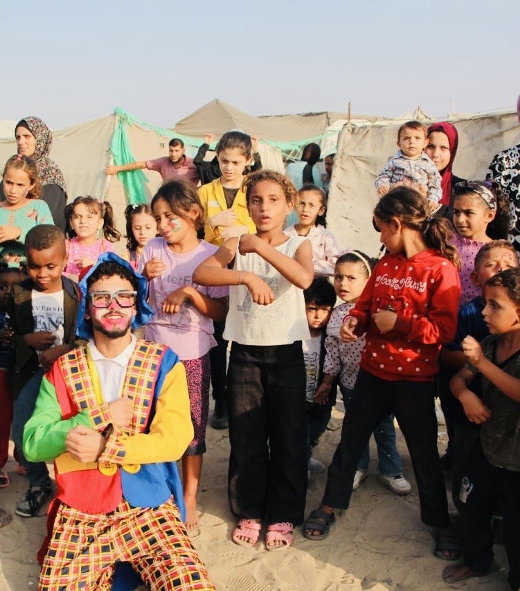 Gift donation of a puppet and clown show for Gaza's children