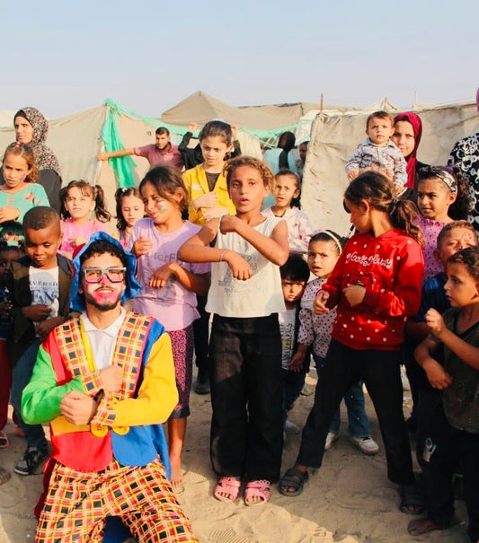 Gift donation of a puppet and clown show for Gaza's children